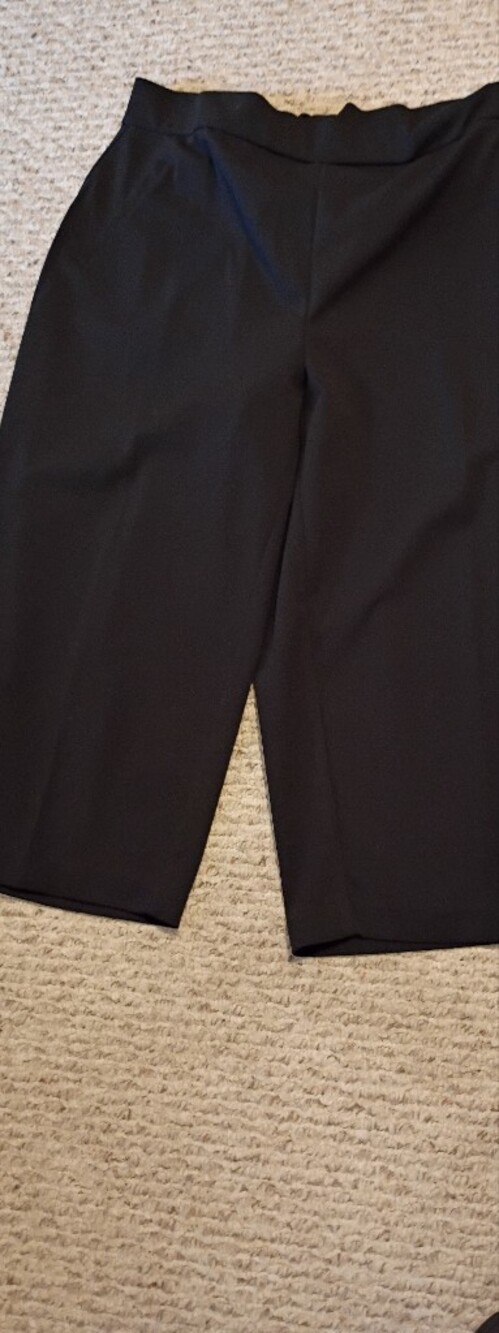 Jules & Leopold Black Wide-Leg Crop Capris